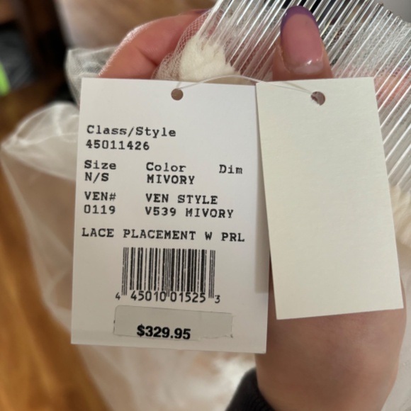 Brand New Wedding Dress & Veil - Picture 12 of 12